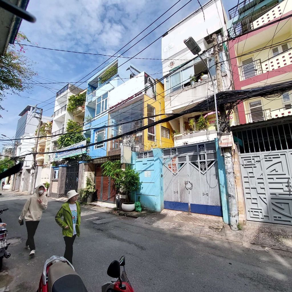 Cho thuê nhà nguyên căn mặt tiền Nguyễn Đình Chính, Phường 15, Quận Phú Nhuận